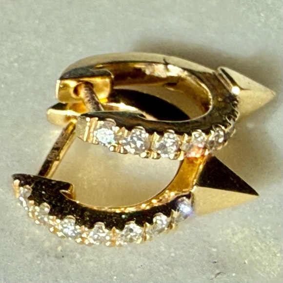 14k gold 💎diamond💎 spike huggie hoops - Picture 3 of 14